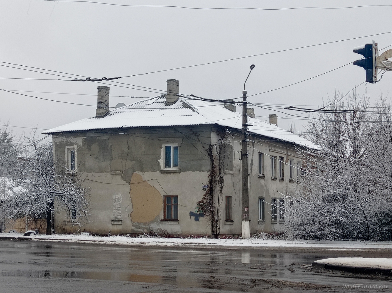 Лисичанск, Улица Владимира Сосюры, 391 / Первомайская улица, 98