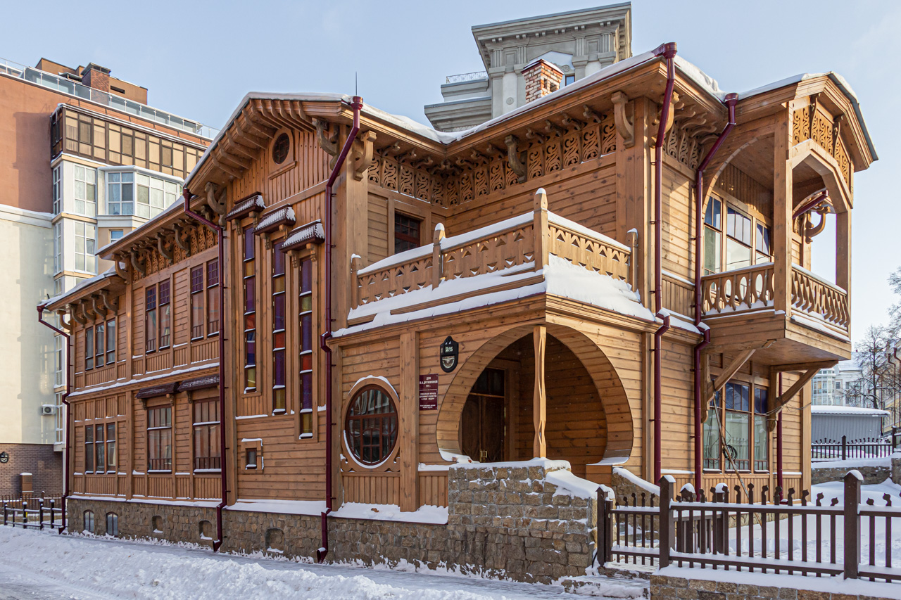 Казань, Улица Зои Космодемьянской, 2 / Улица Бехтерева, 5