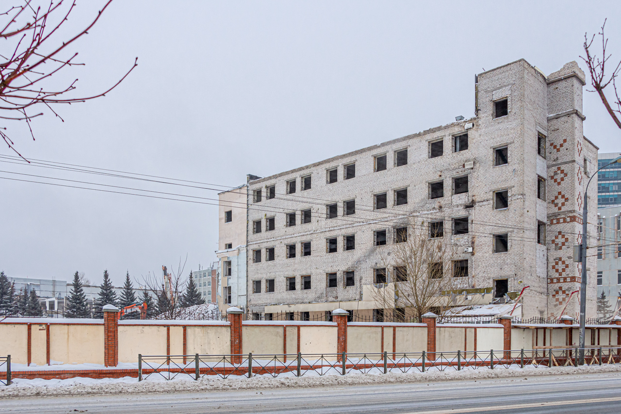 Kaasan, Улица Марселя Салимжанова, 9 / Спартаковская улица, 2А