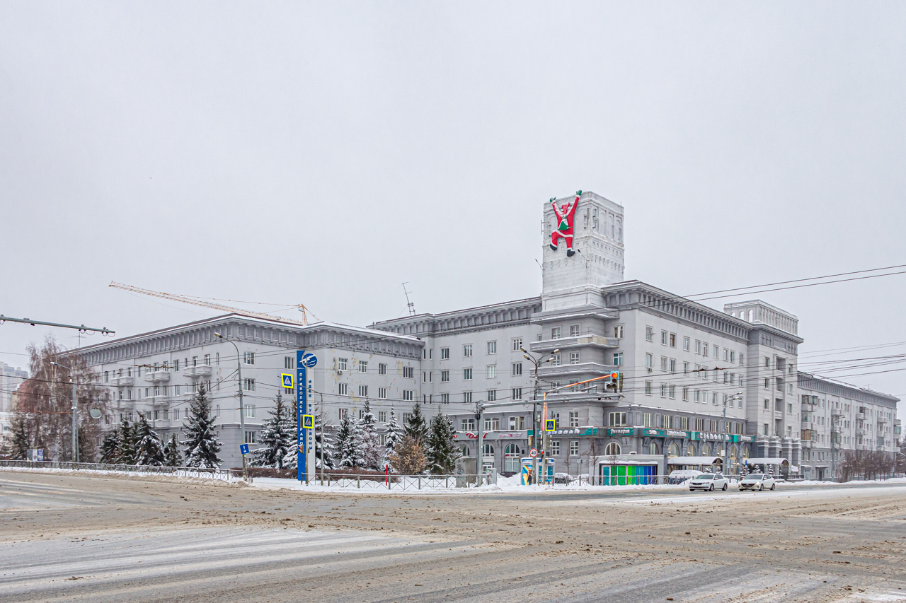 Казань, Улица Нурсултана Назарбаева, 35 корп. 1 / Улица Павлюхина, 98