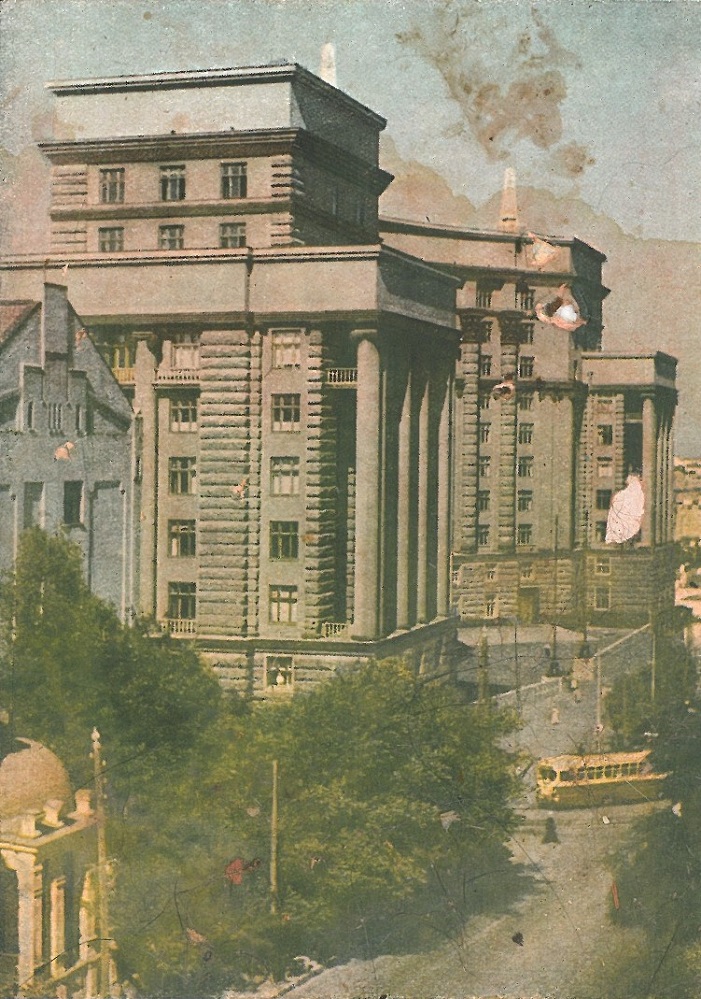Киев, Улица Михаила Грушевского, 12 / Садовая улица, 2