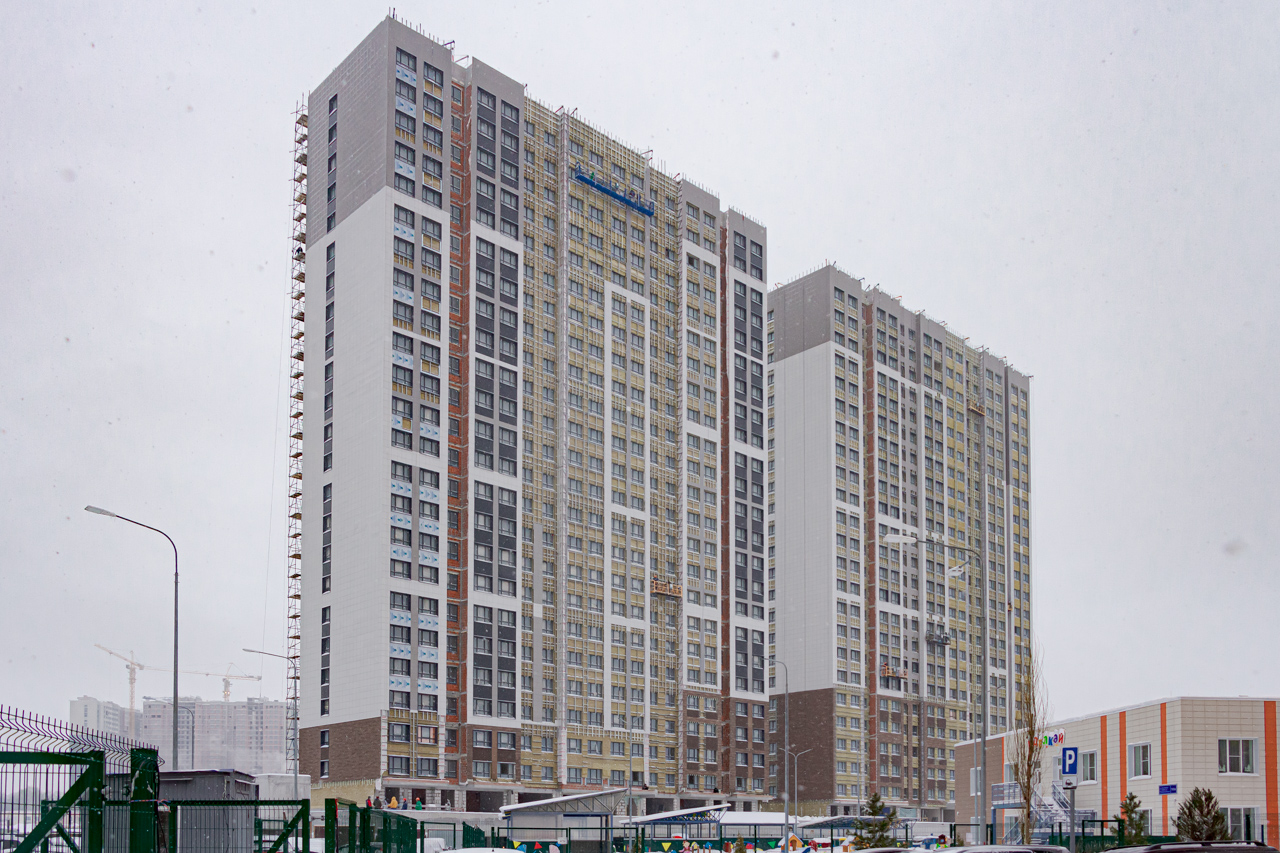 Казань, Улица Рауиса Гареева, 105Б корп. 2; Улица Рауиса Гареева, 105Б корп. 1