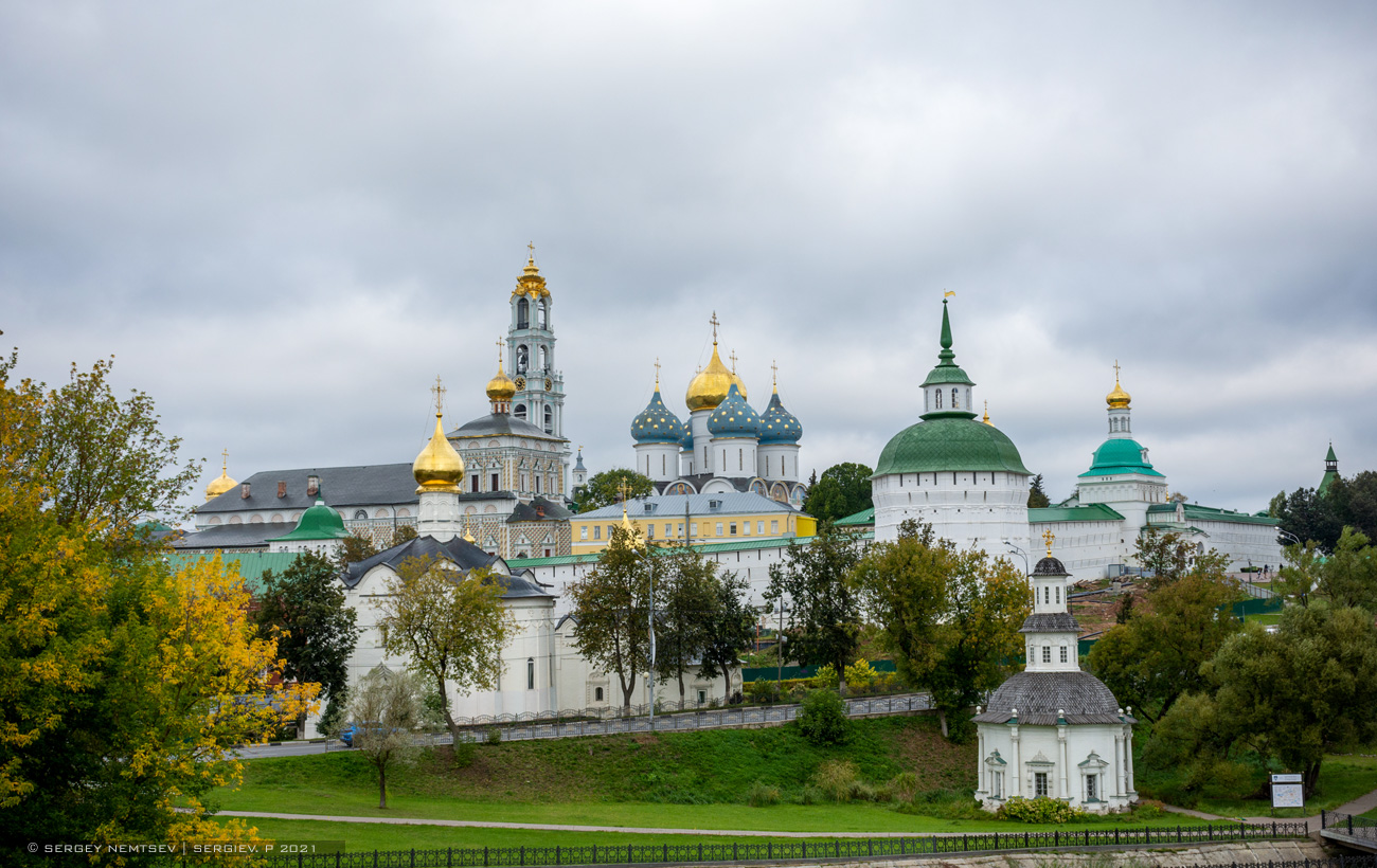 Сергиев Посад, Проспект Красной Армии, 127*; Проспект Красной Армии, 127; Проспект Красной Армии, 130; Свято-Троицкая Сергиева лавра, Пятницкая башня; Свято-Троицкая Сергиева лавра, Варваринский корпус; Свято-Троицкая Сергиева лавра, Успенский собор; Свято-Троицкая Сергиева лавра, Колокольня; Свято-Троицкая Сергиева лавра, Трапезная церковь