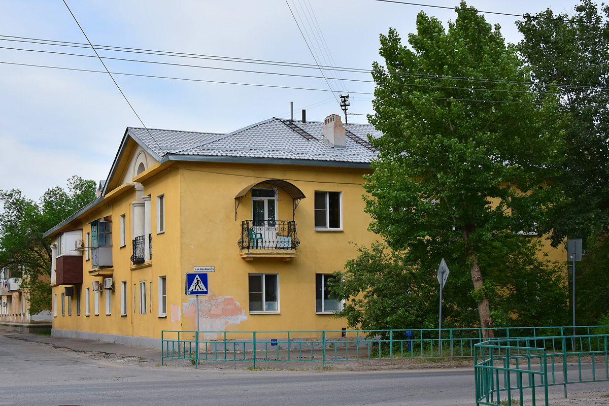 Волжский, Улица Циолковского, 11 / Улица Карла Маркса, 15