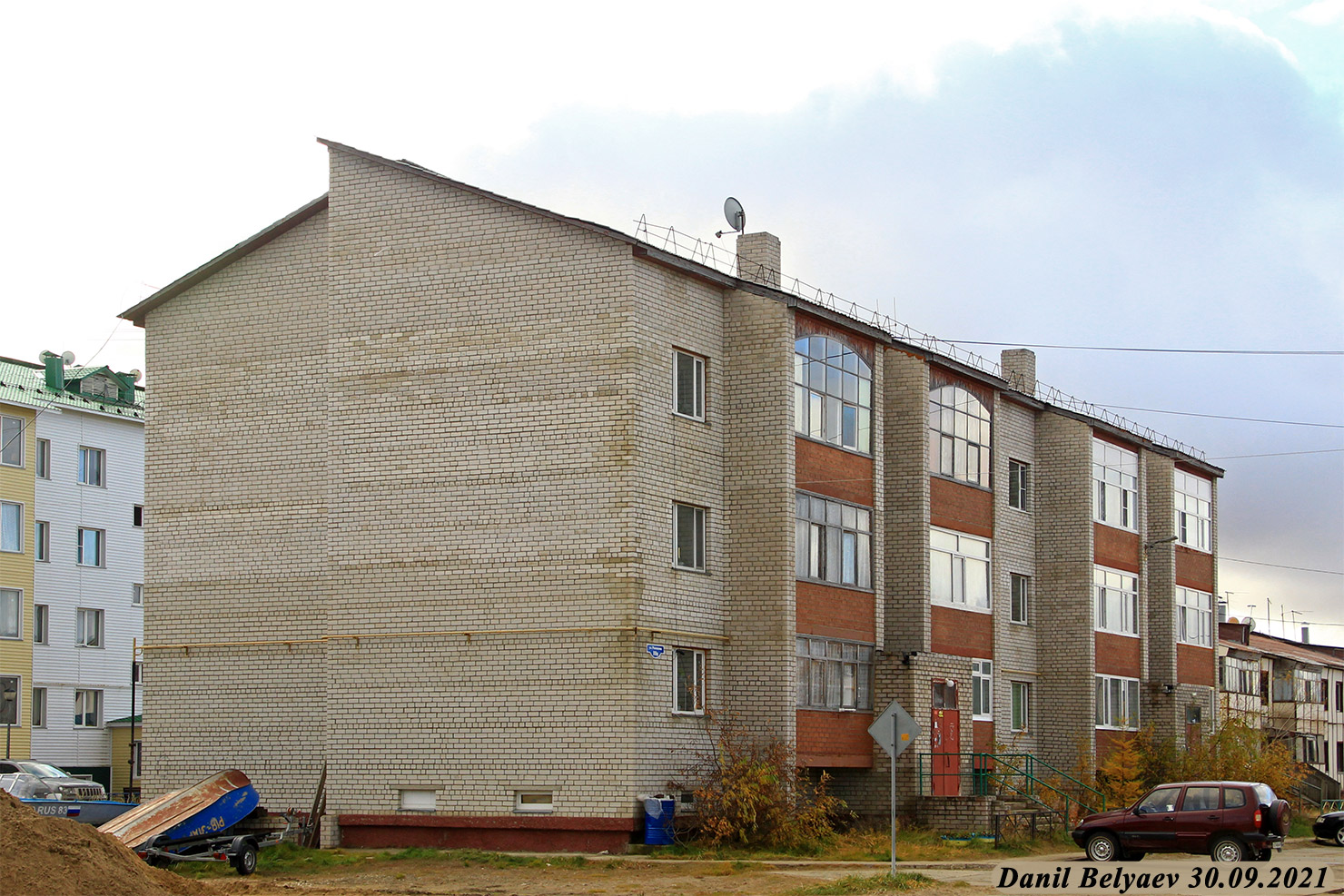 Iskateley, Улица Россихина, 10А