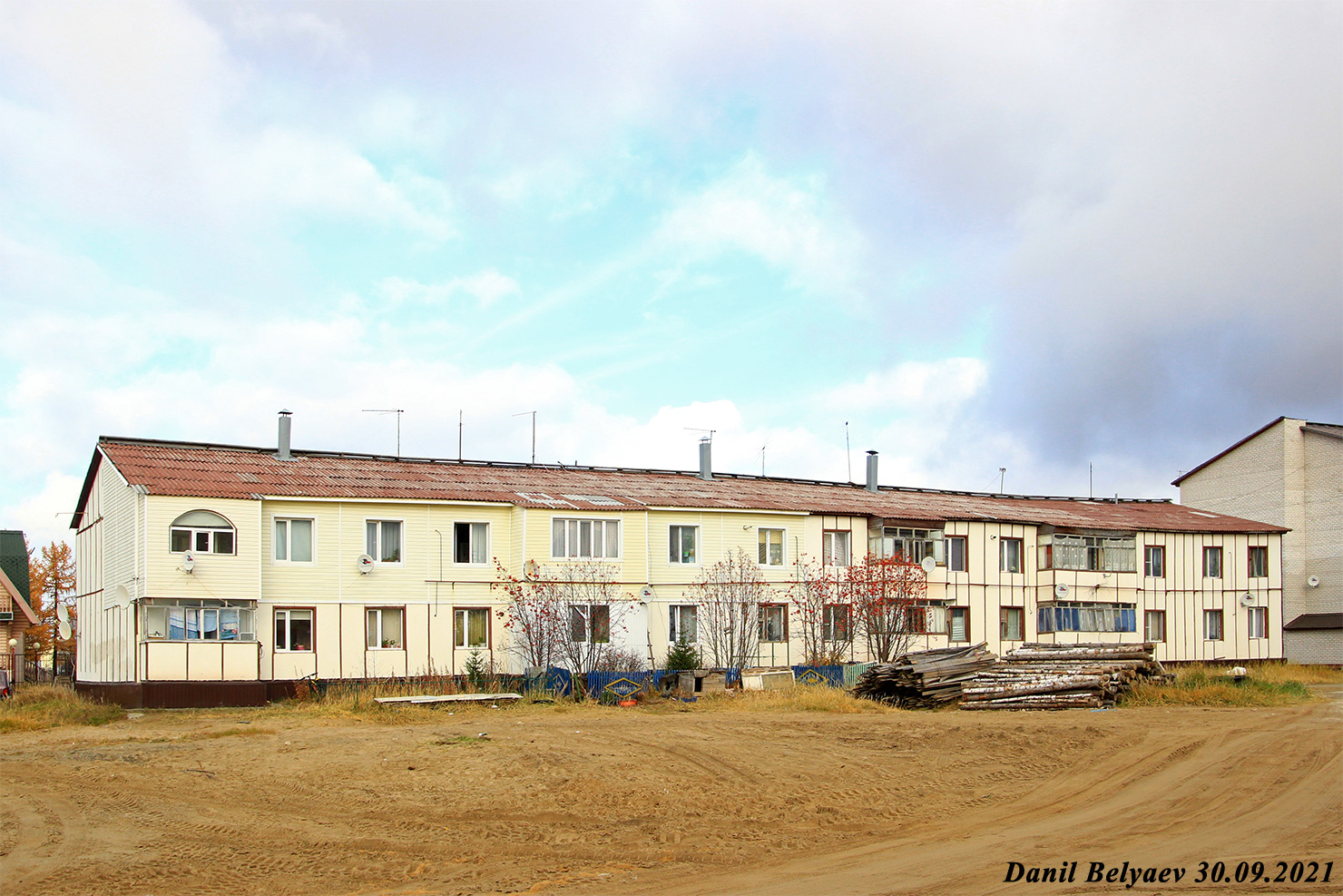 Искателей, Улица Россихина, 10