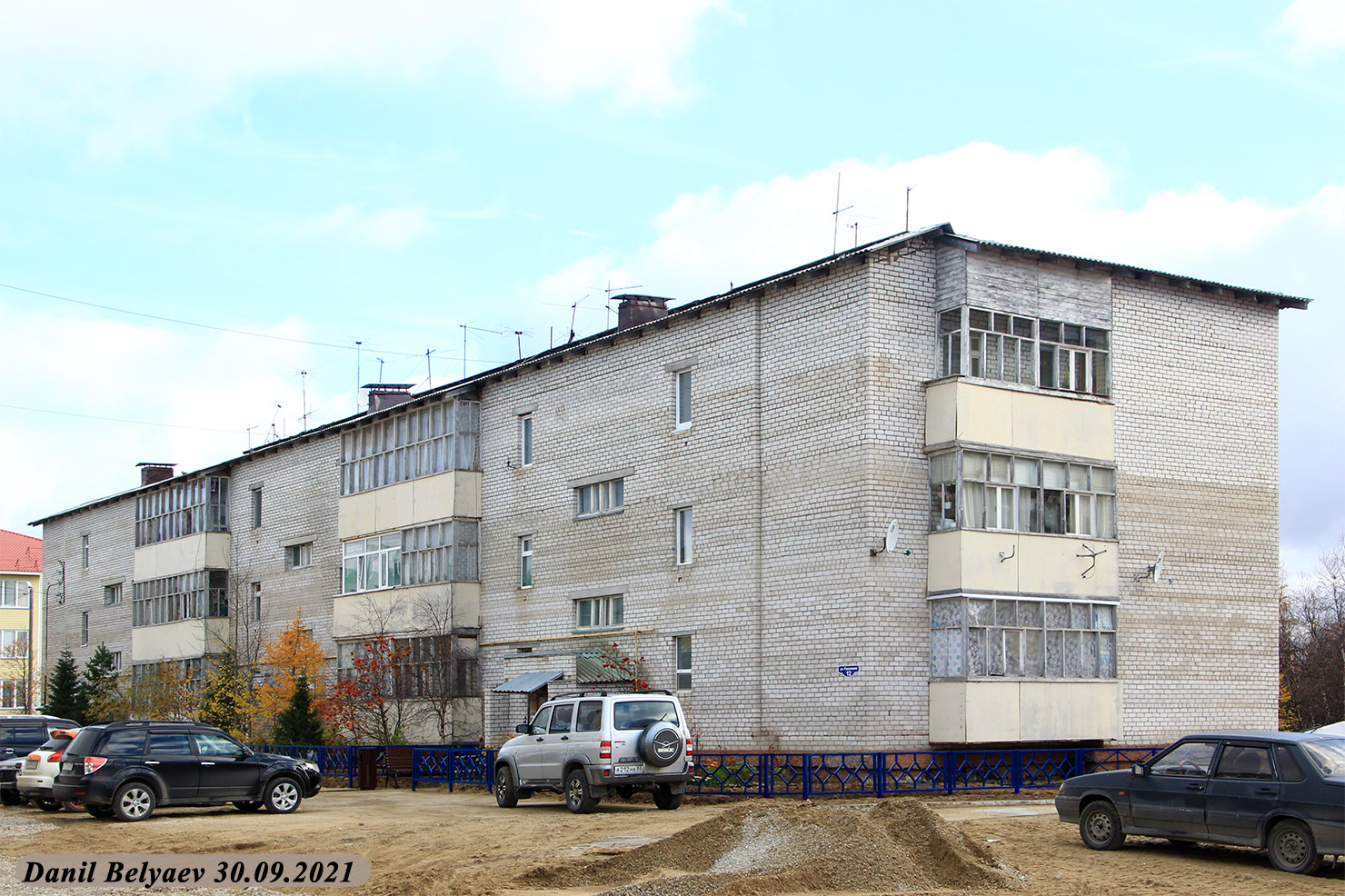 Искателей, Улица Россихина, 12