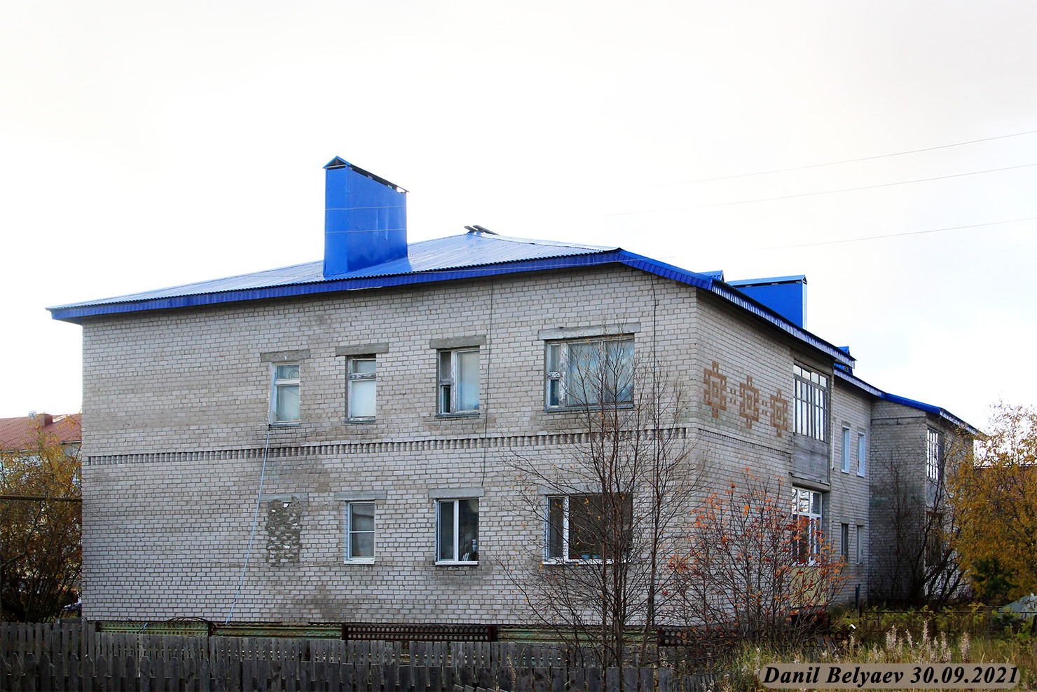 Искателей, Улица Губкина, 17