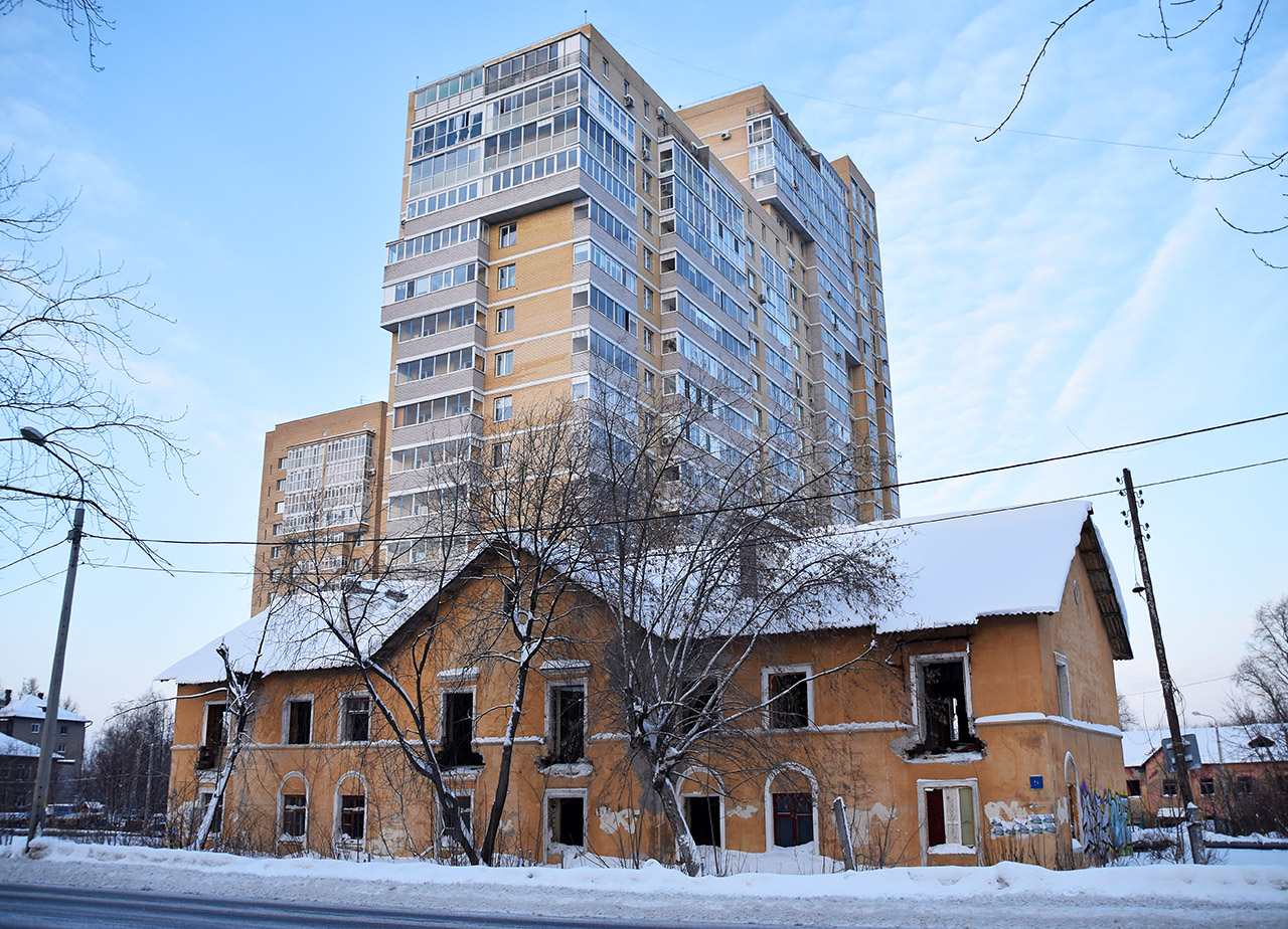 Perm, Улица Энгельса, 9; Улица Барамзиной, 54