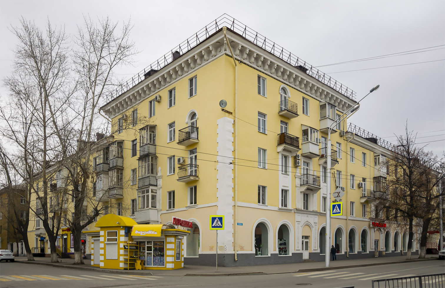 Ufa, Первомайская улица, 17 / Улица Мира, 28