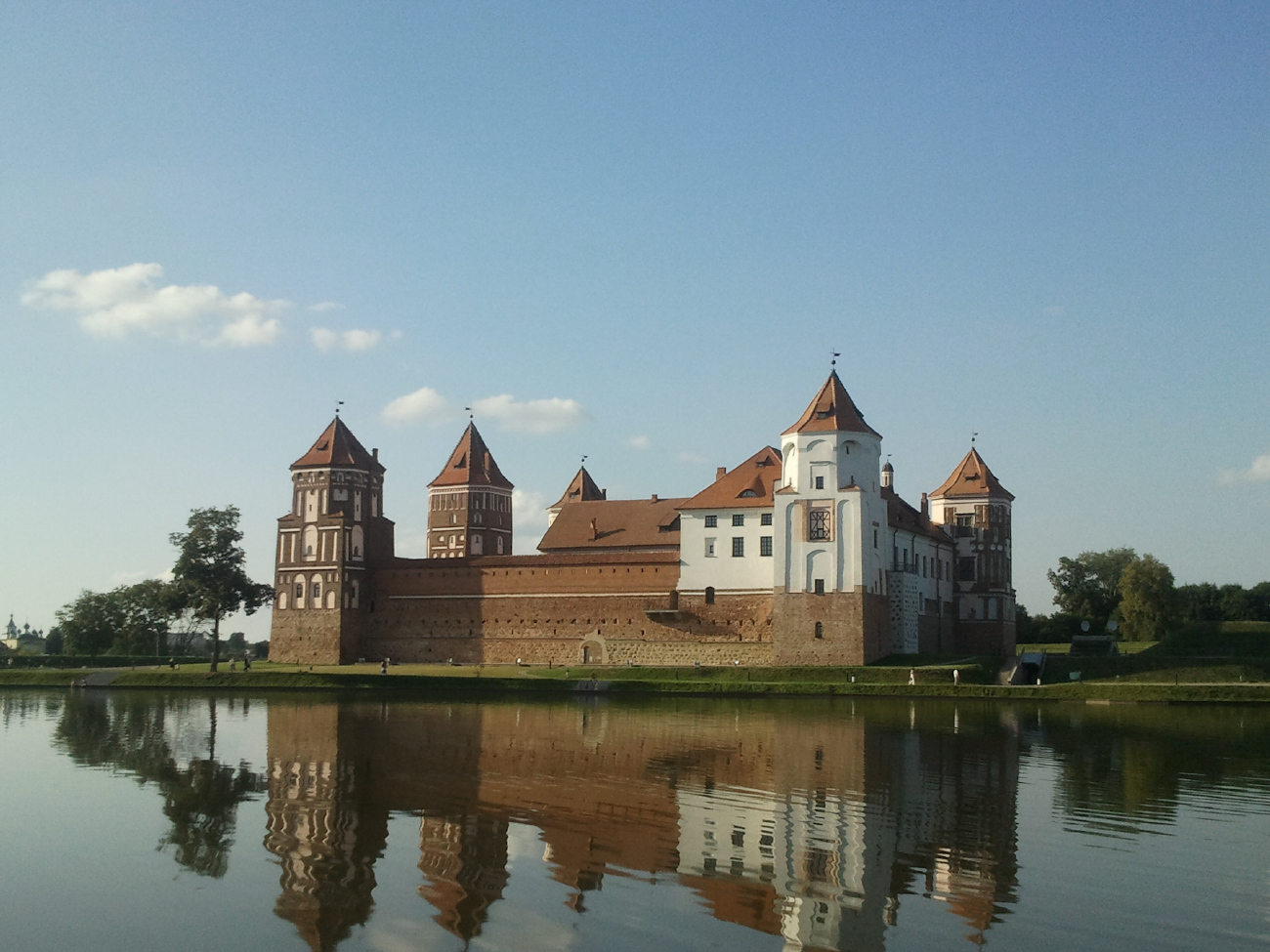 Мир, Красноармейская улица, 2