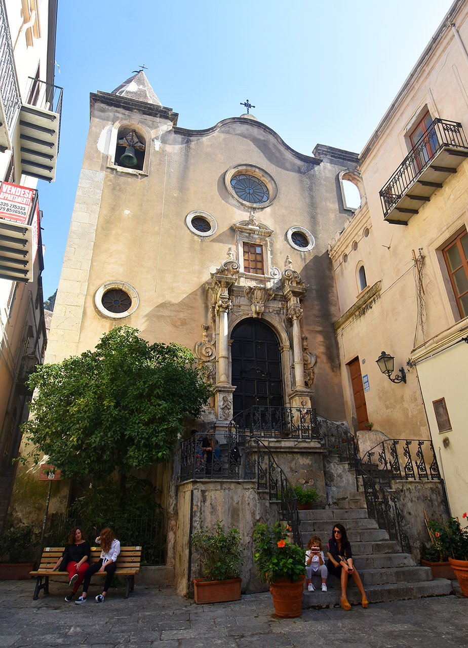 Чефалу, Piazza G.Battista Spinola, 7