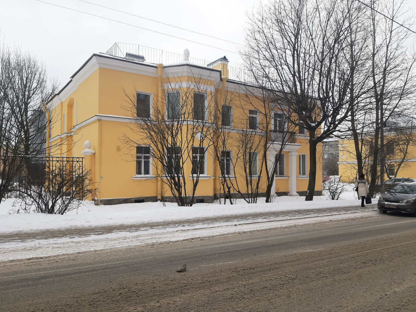 Petersburg, Промышленная улица, 10 / Улица Косинова, 2