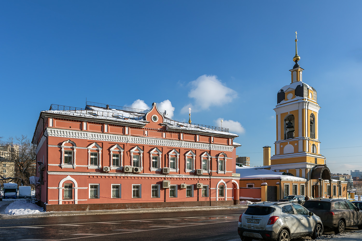 Москва, Крестьянская площадь, 11 стр. 1; Динамовская улица, 28 стр.1