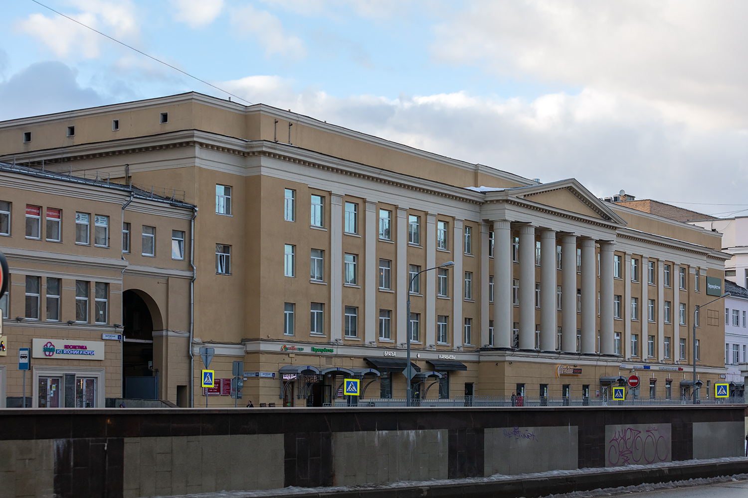 Москва, Ленинградский проспект, 80 корп. 17 / Балтийская улица, 5