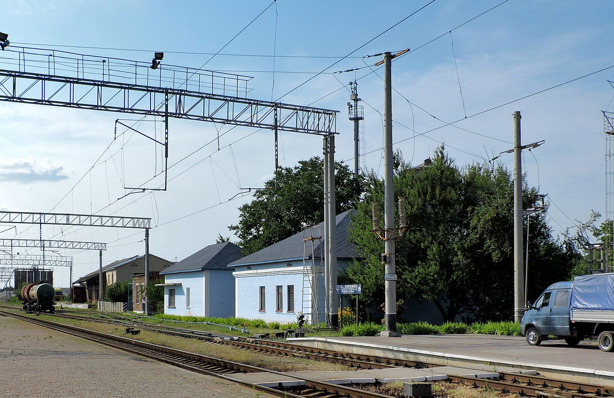 Карловка, Привокзальная площадь, 2/1*; Привокзальная площадь, 2/1