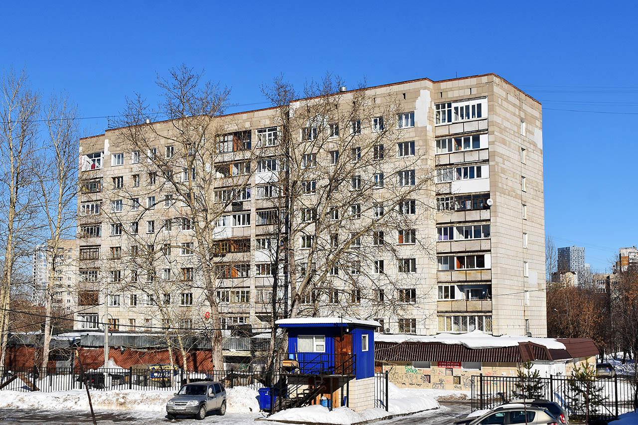 Perm, Улица Челюскинцев, 13