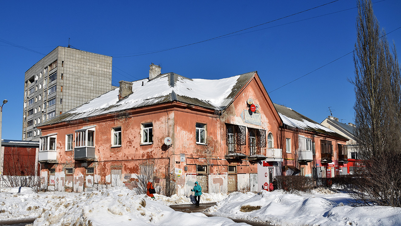 Пермь, Улица Подводников, 9; Улица Карпинского, 76​ / Конноармейская улица, 31