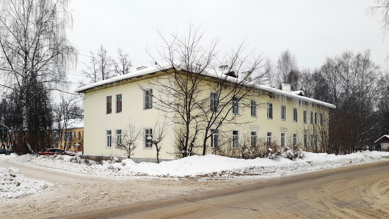 Семибратово, Улица Мира, 9 / Улица Строителей, 10