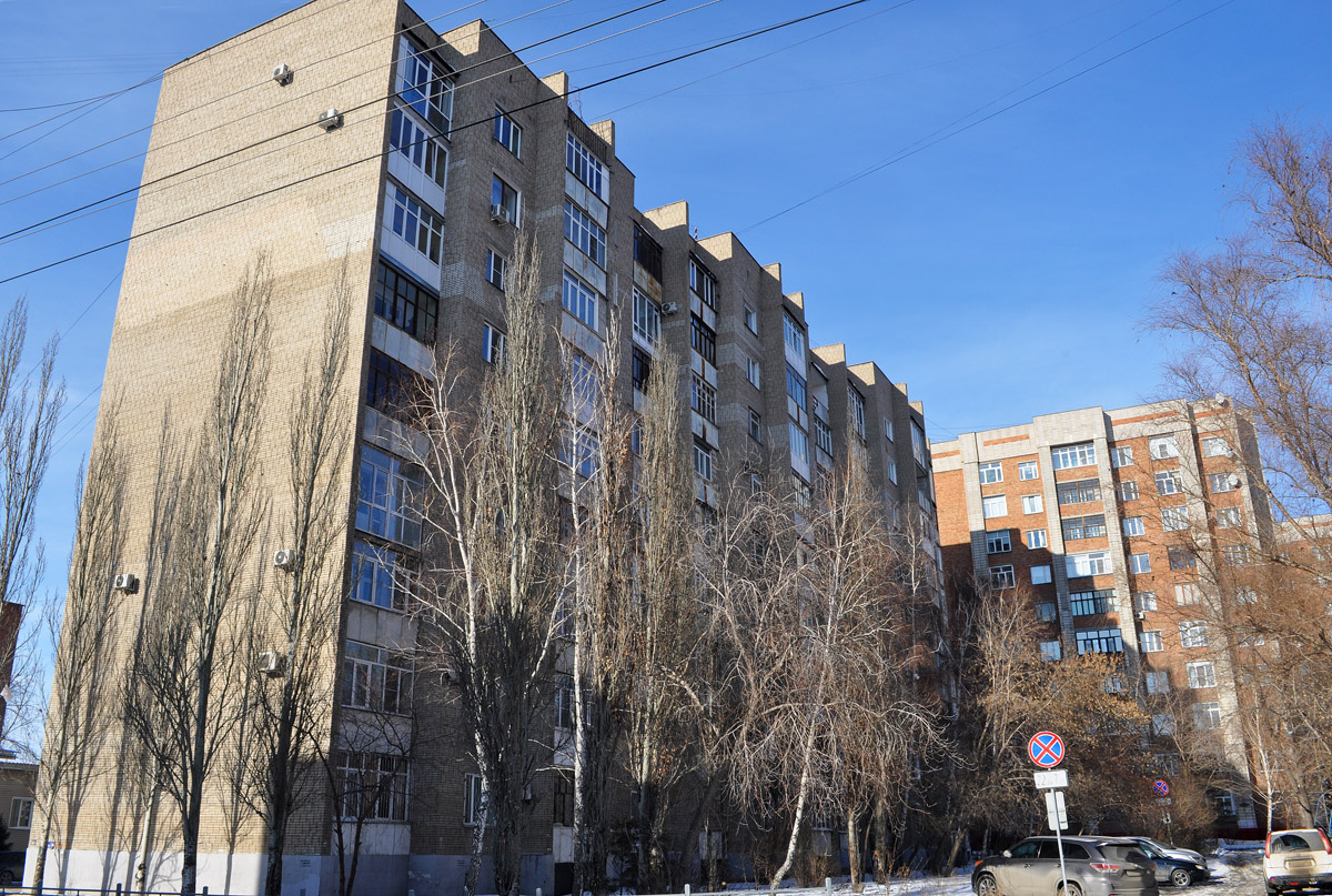 Omsk, Улица Яковлева, 9; Октябрьская улица, 98