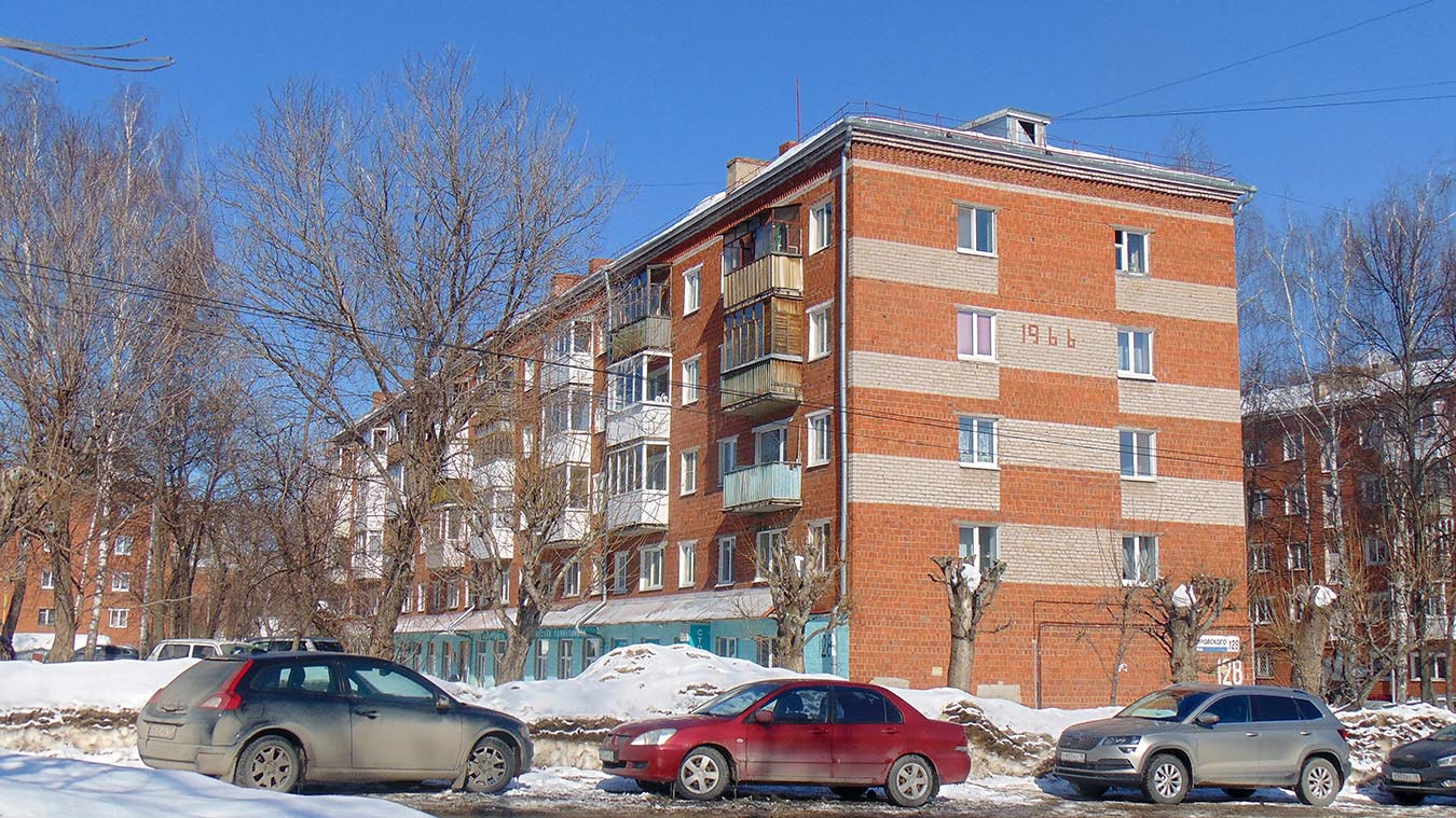 Izhevsk, Улица Воровского, 128