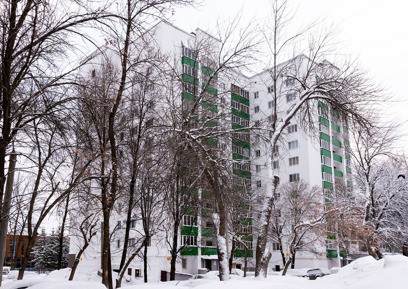 Уфа, Проспект Октября, 135 / Улица Чудинова, 18