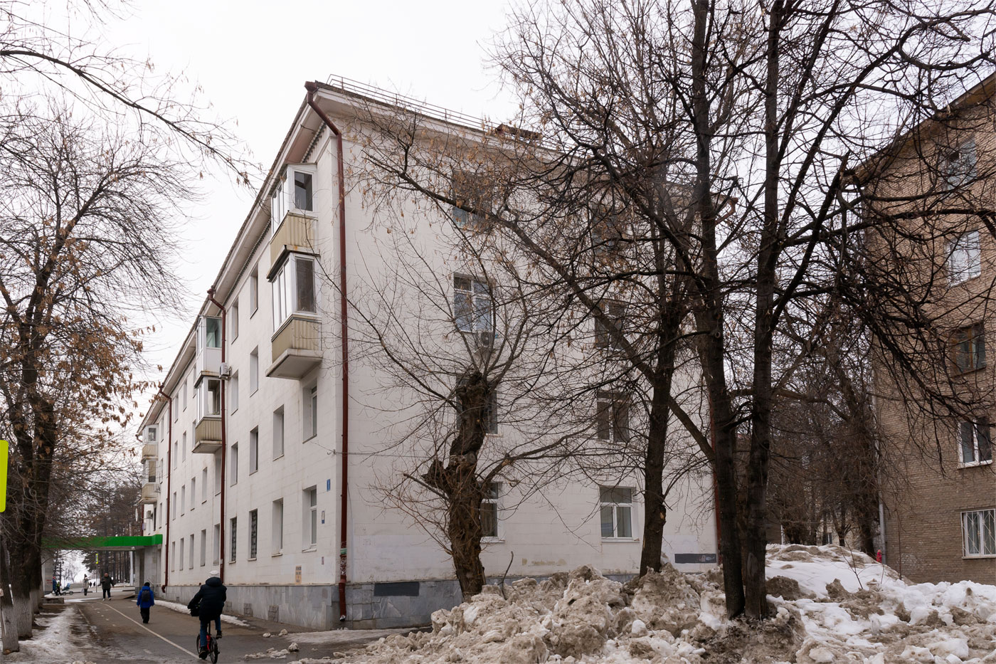 Уфа, Первомайская улица, 1 / Улица Комарова, 32