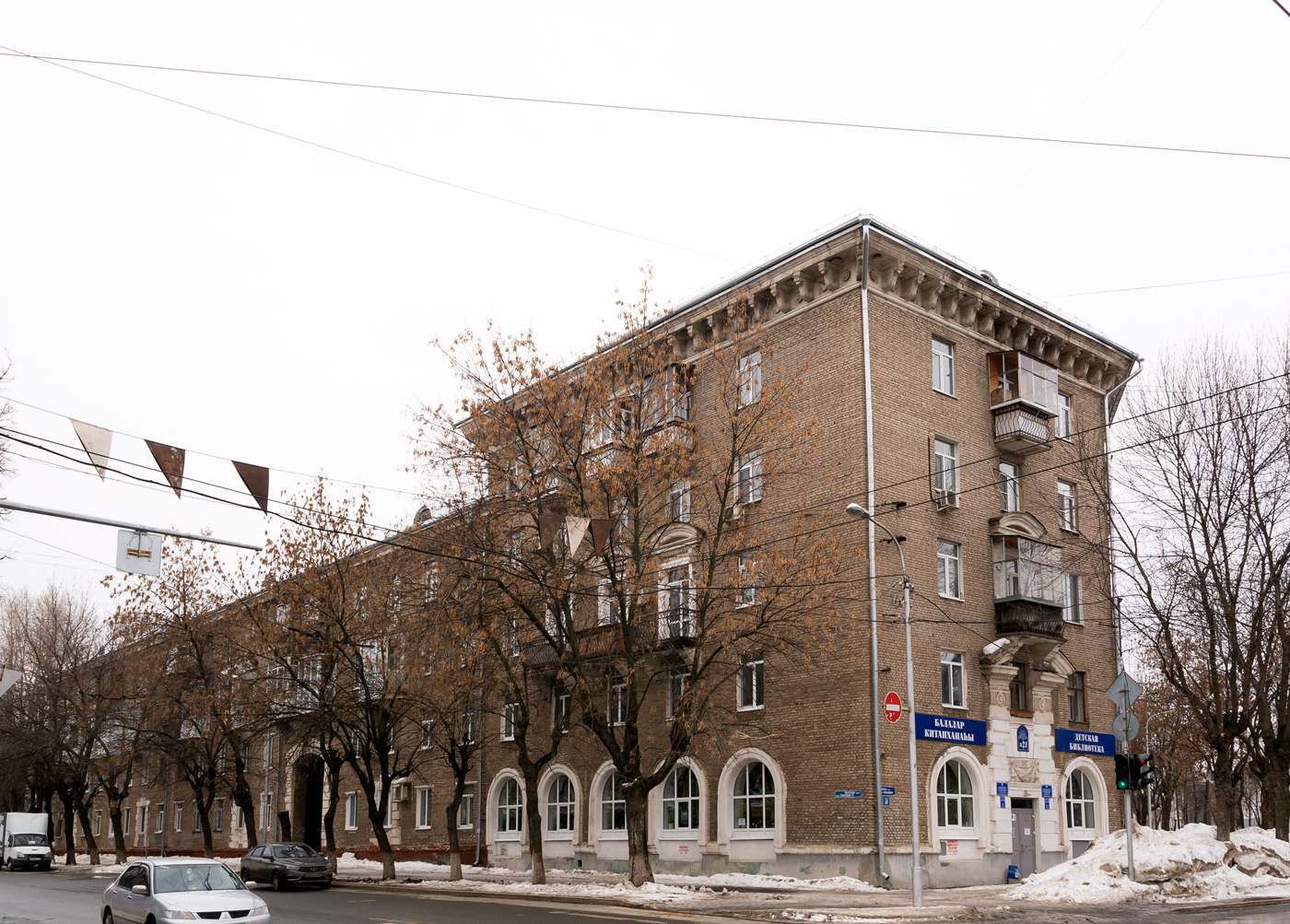 Уфа, Кольцевая улица, 24 / Улица Конституции, 10