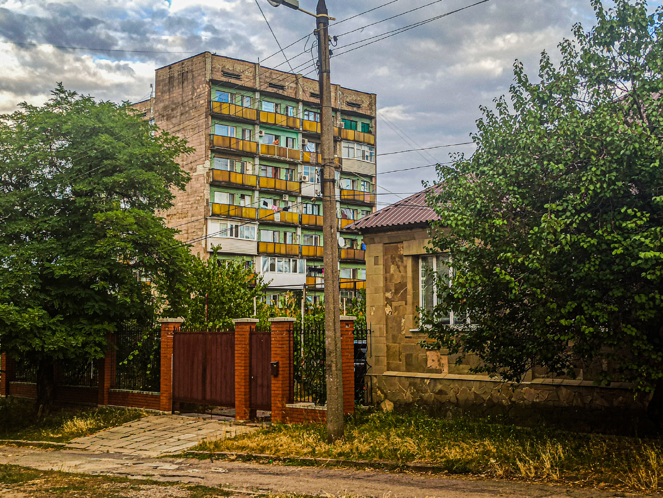 Лисичанськ, Северодонецкая улица, 90; Северодонецкая улица, 79