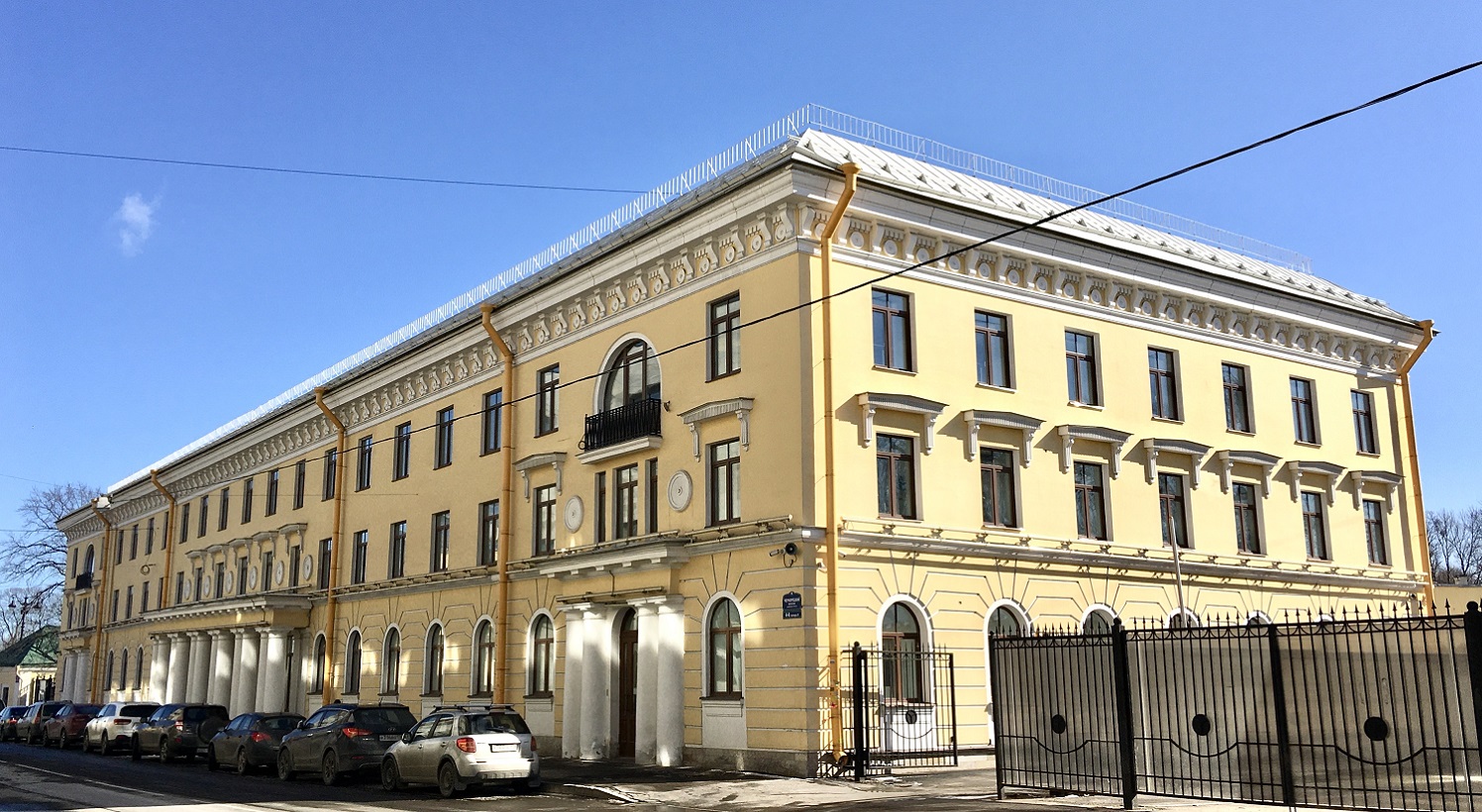 Petersburg, Чернорецкий переулок, 4-6