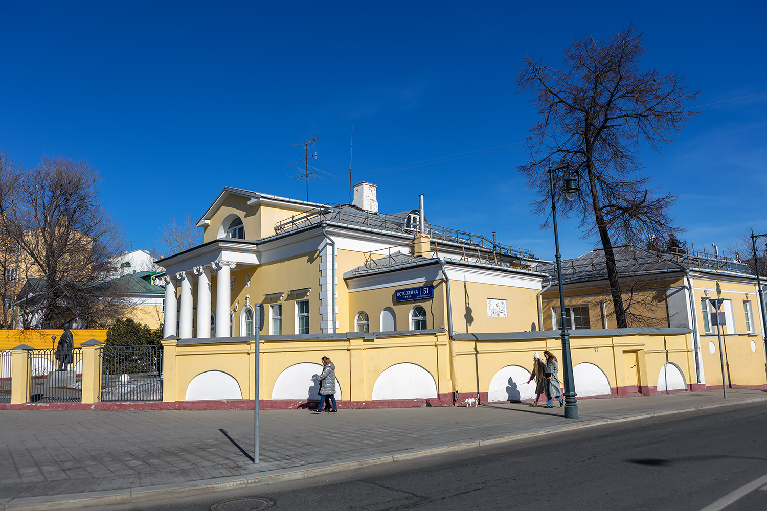 Москва, Улица Остоженка, 51 стр. 1