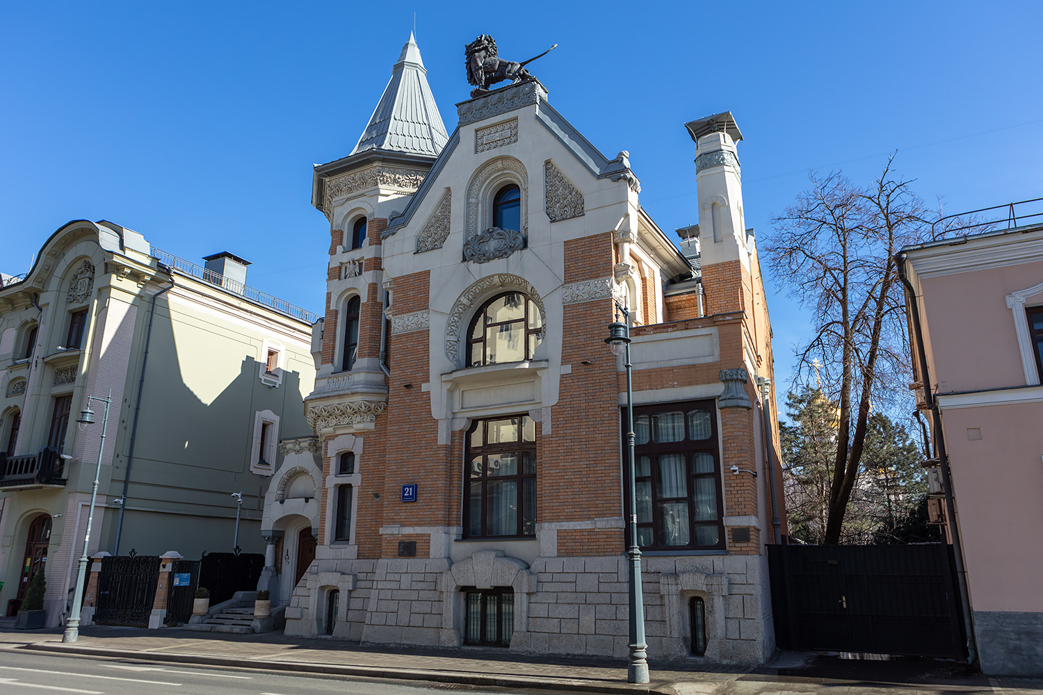 Moscow, Улица Остоженка, 21 стр. 1