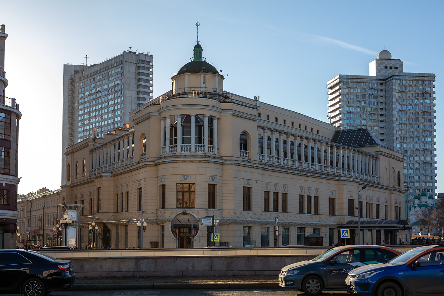 Москва, Улица Арбат, 2/1