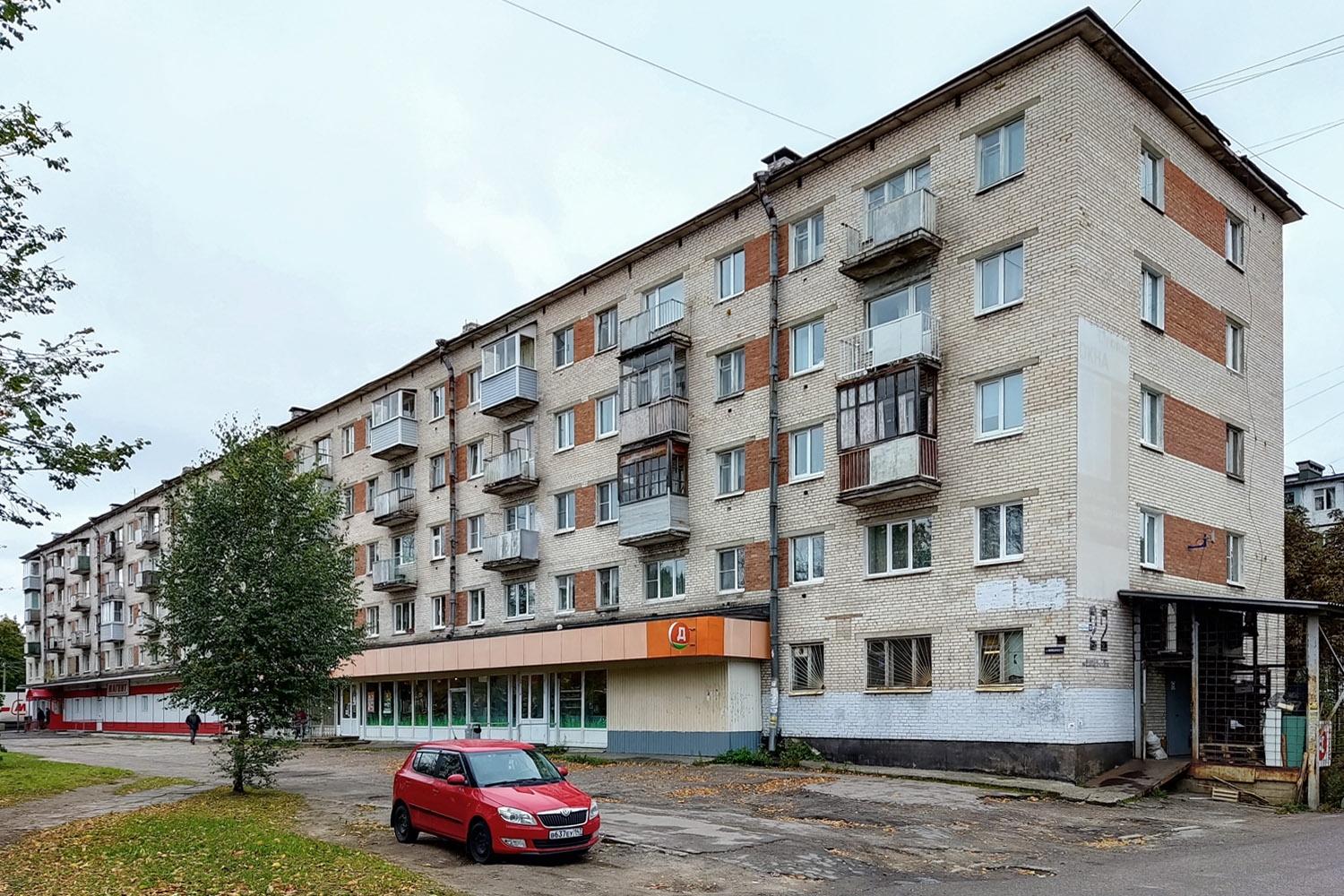 Луга, Проспект Володарского, 22