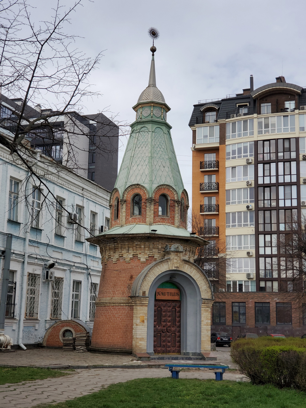 Кременчуг, Улица Игоря Сердюка, 8 / Квартальная улица, 18