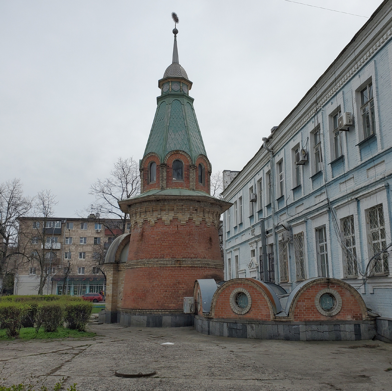 Кременчуг, Улица Игоря Сердюка, 8 / Квартальная улица, 18