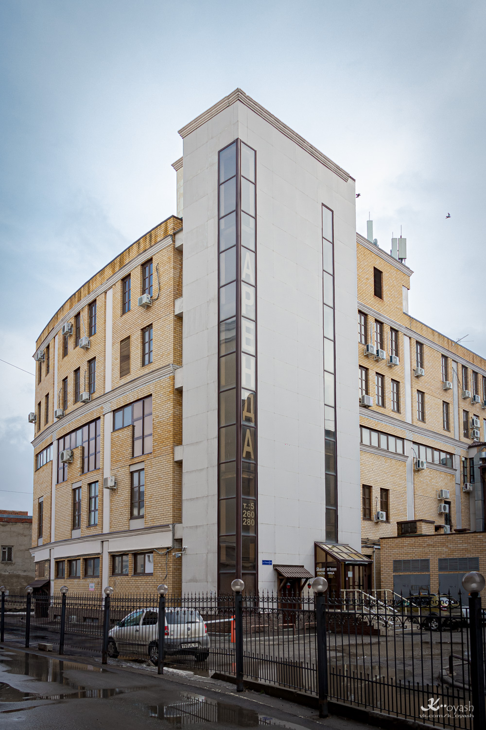 Казань, Московская улица, 31 / Улица Тази Гиззата, 6