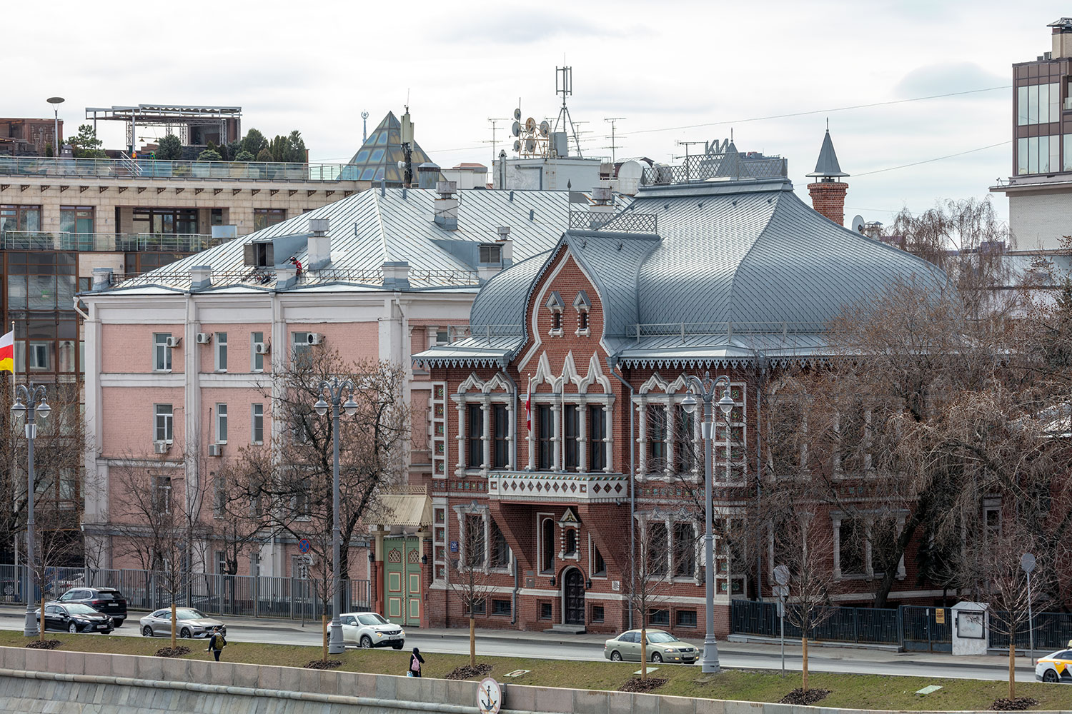 Москва, Курсовой переулок, 9; Пречистенская набережная, 29 стр. 1