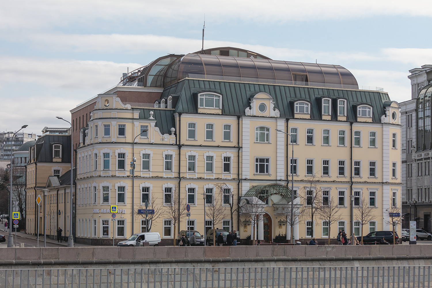 Москва, Улица Большая Якиманка, 1