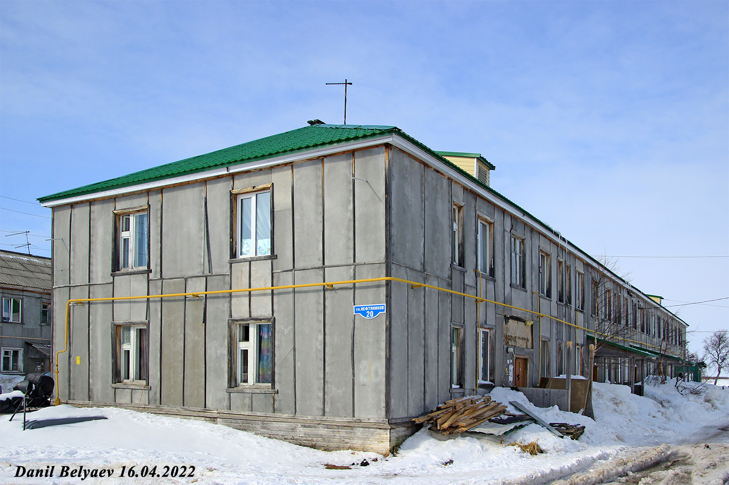 Искателей, Улица Нефтяников, 20