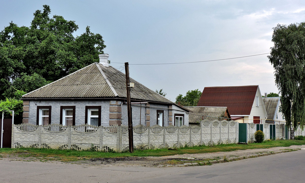 Лозовая, Улица Некрасова, 8 / Благовещенская улица, 43; Благовещенская улица, 45*