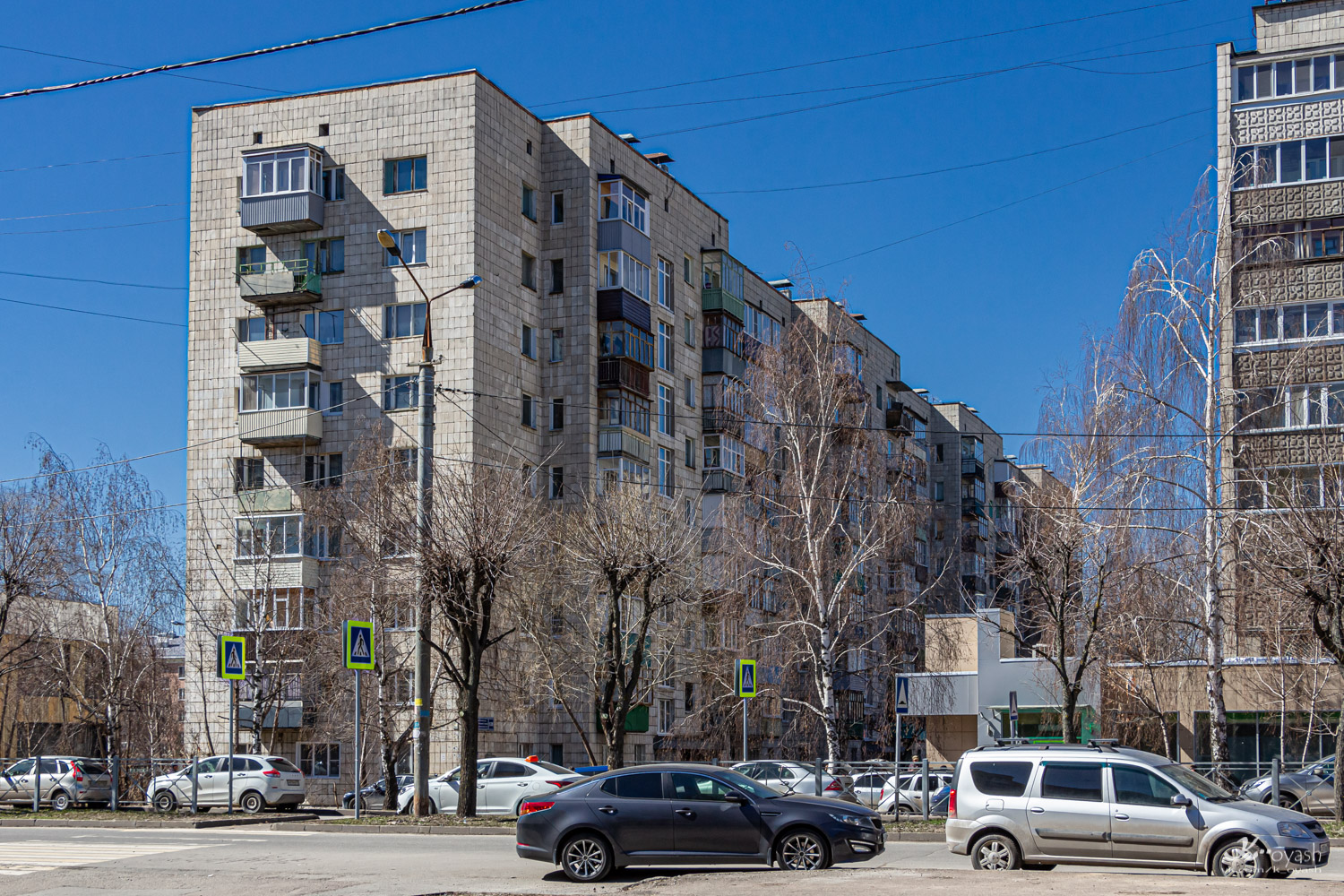 Казань, Улица Латышских Стрелков, 1 / Улица Карбышева, 38