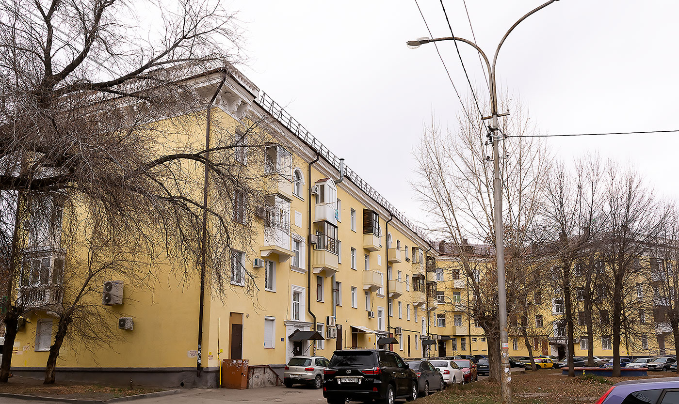 Уфа, Улица Космонавтов, 22 / Улица Мира, 25