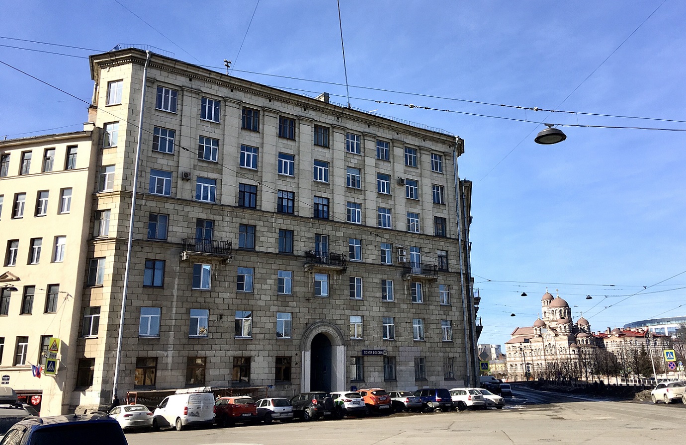 Санкт-Пецярбург, Набережная реки Карповки, 28; Набережная реки Карповки, 45