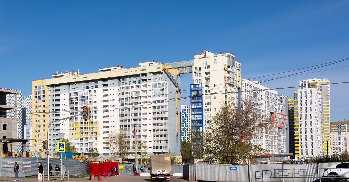 Ufa, Комсомольская улица, 156/1; Улица Архитектора Рехмукова, 5; Улица Архитектора Рехмукова, 7