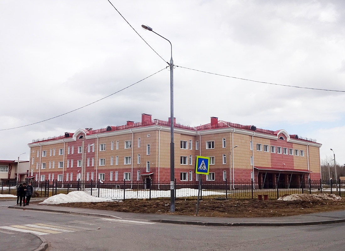 Мирный, Улица Космонавтов, 7