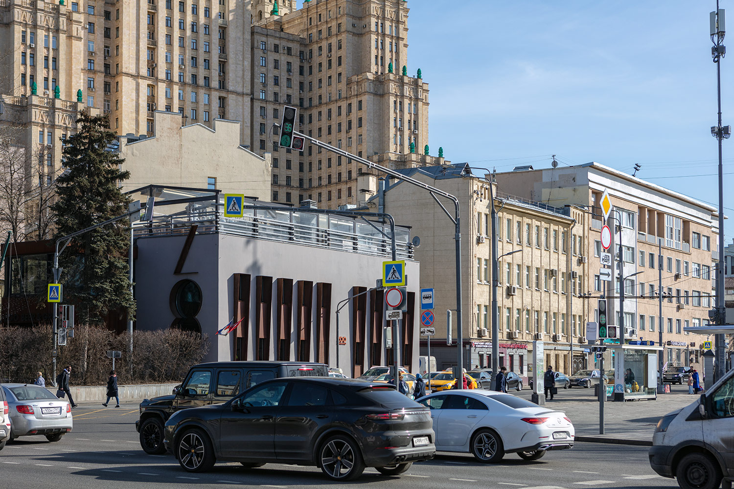 Москва, Конюшковская улица, 34 стр. 1; Конюшковская улица, 32; Конюшковская улица, 30