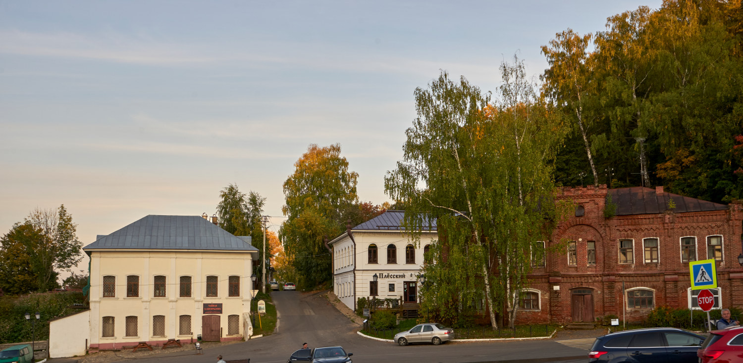 Плёс, Юрьевская улица, 2; Юрьевская улица, 1