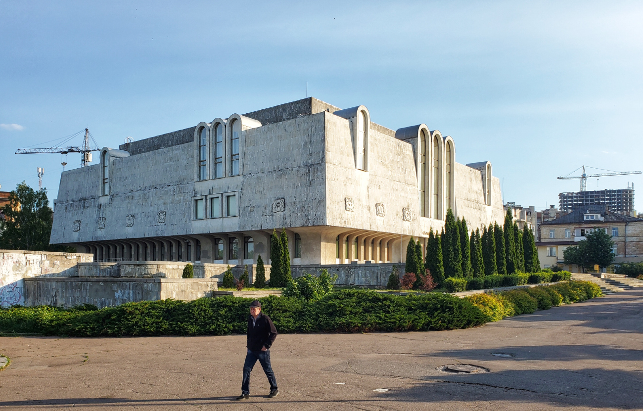 Черкассы, Улица Славы, 1 Черкассы, Улица Славы, 1