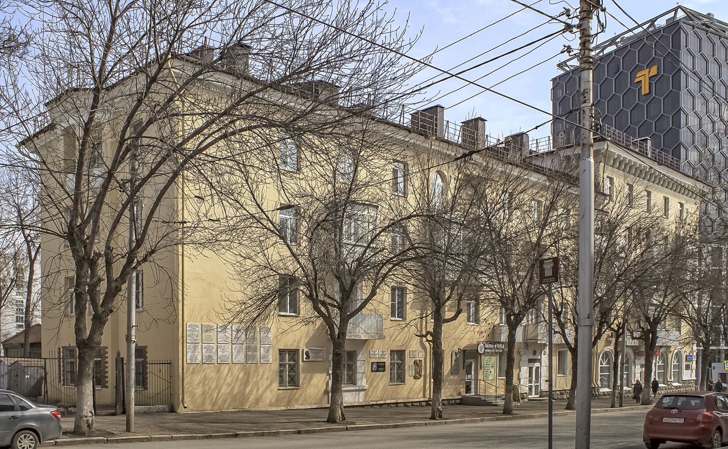 Уфа, Улица Октябрьской Революции, 9 / Улица Цюрупы, 23